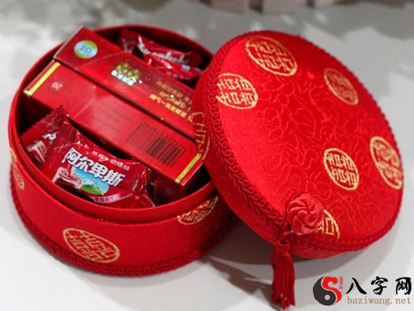 梦到吃自己喜糖